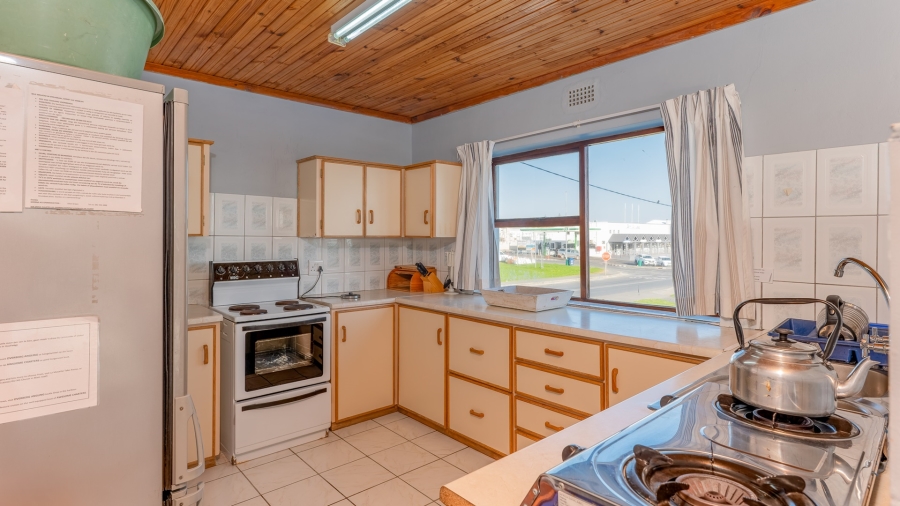 7 Bedroom Property for Sale in Struisbaai Western Cape